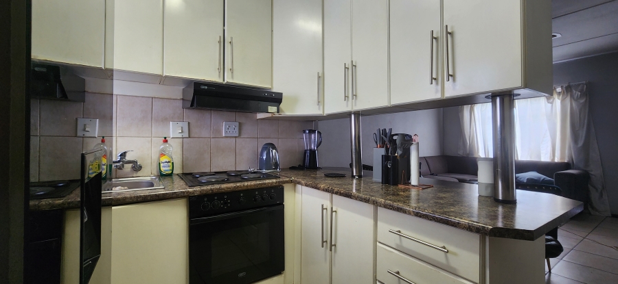 2 Bedroom Property for Sale in Kannoniers Park North West